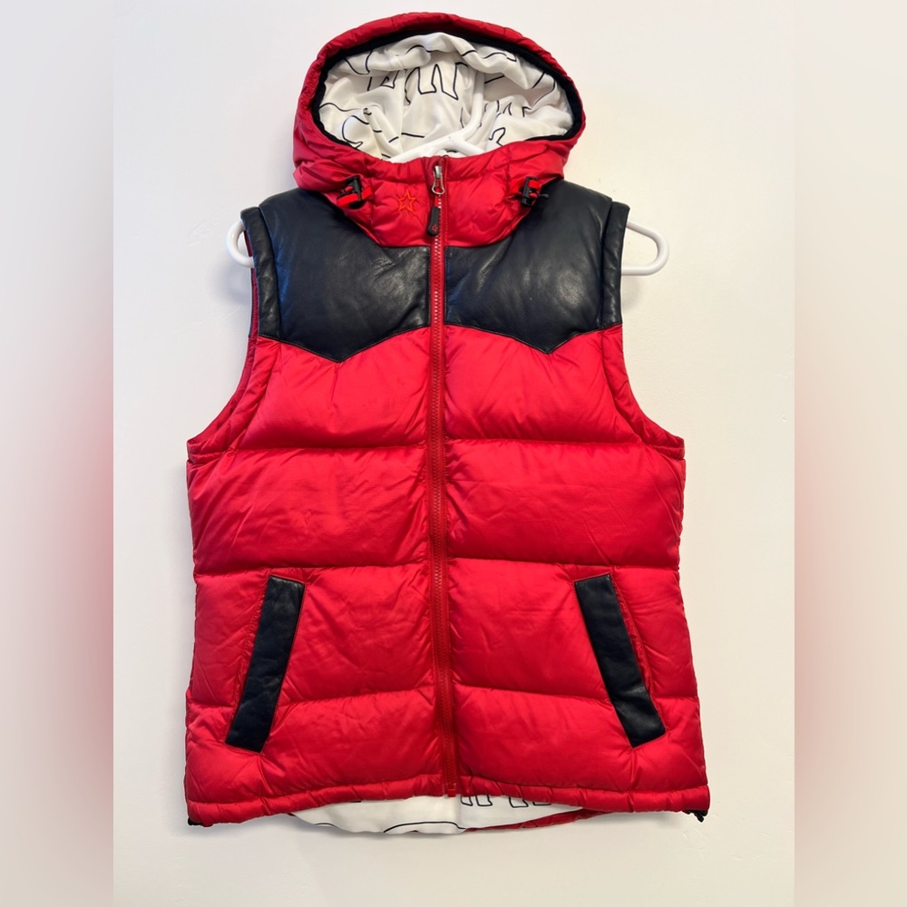 Perfect Moment Vest, size Medium in Red, black and white